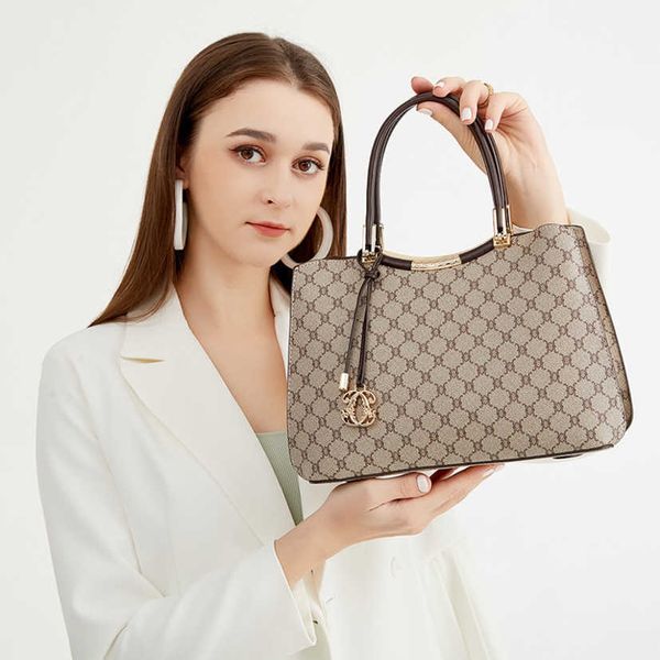 

2023 fashion letters designer bags red one-shoulder tote large capacity leather portable diagonal women's bag women handbags 50% off di