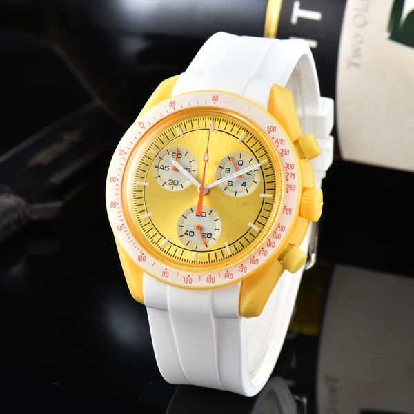 

2023 plastic shell quartz six-pin full function seconds running couple watch, Slivery;golden