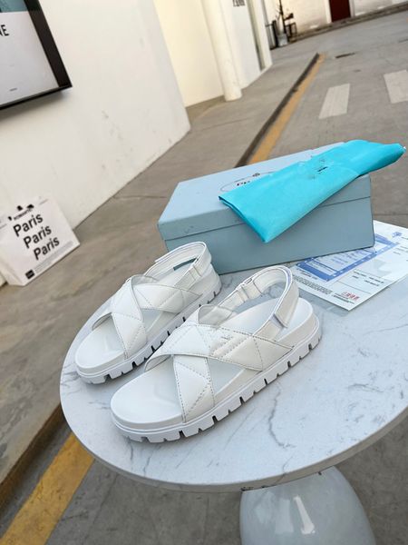 

luxury designers slippers sandals summer beach fashion famous leather lady slipper metal shoes sneakers womens mens double buckle clogs slid, Black