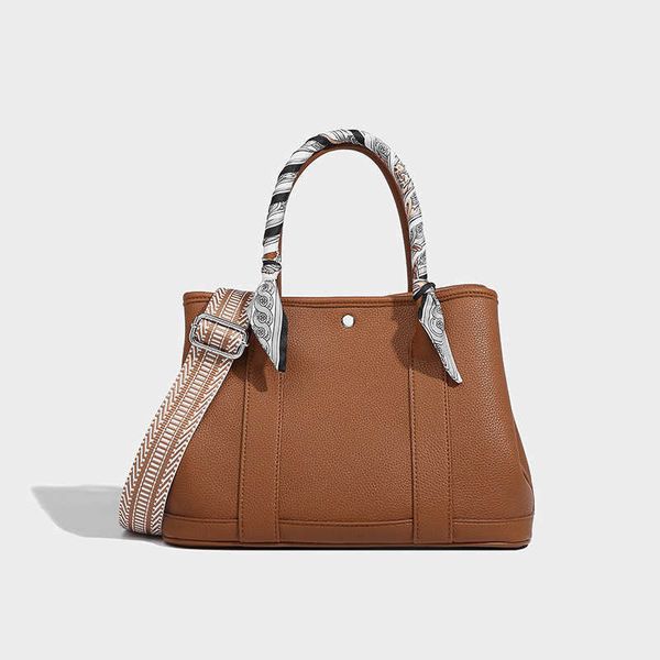 

h gardens luxurys handbags unique design of the minority red wedding women's 2023 new versatile tote portable garden with real logo