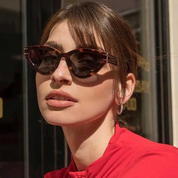 

2023 new tortoiseshell elegant avant-garde sunglasses cat's eye two-color small frame sunglasses advanced glasses with box, Black