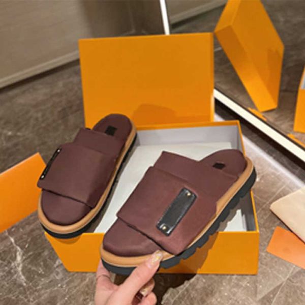 

2023 men easy slide cosy comfort mules women luxury leather flat slippers platform sandal fashion summer flowers shoes 35-45 with box no436, Black