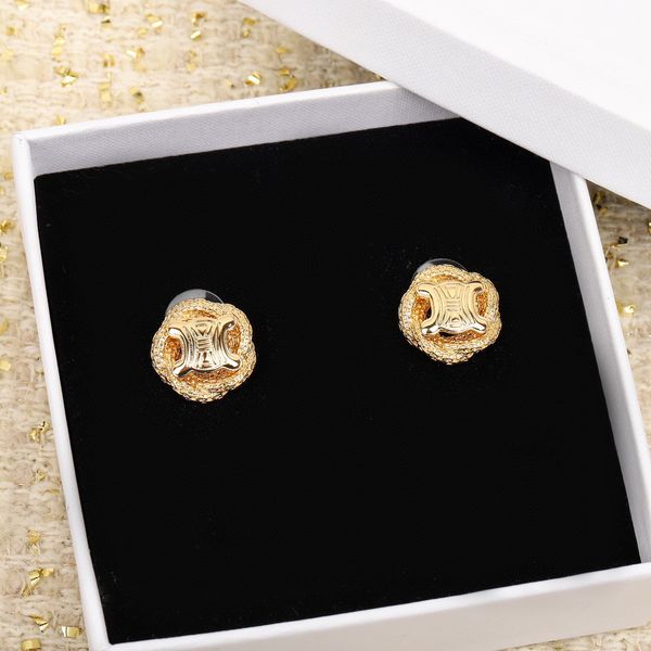 

2023 luxury quality charm stud earring in 18k gold plated flower shape have stamp ps3166, Golden