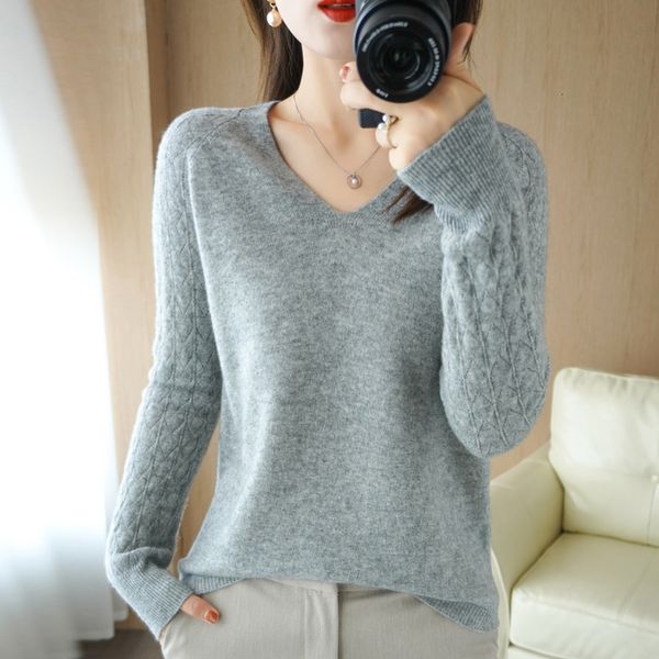

women's sweaters autumn and winter v-neck woolen sweater women's short sweater ioose and thin solid color hollow iong-sleeved knit, White;black
