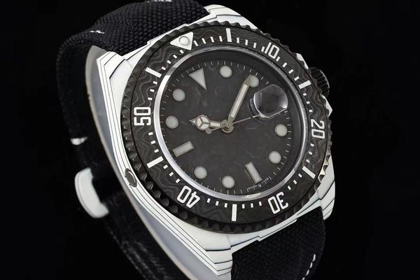 

diw watches are 43mm in diameter with a cal.3235 movement for 80 hours of kinetic energy storage carbon fiber case with an ergonomic solitar, Slivery;golden