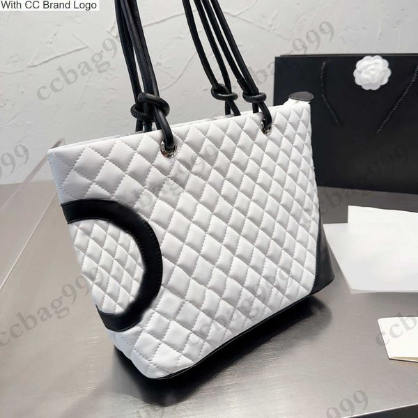 

cc brand shoulder bags designer lambskin quilted jumbo shoulder bags vintage kangpeng embroidery badge leather handle totes french women mul