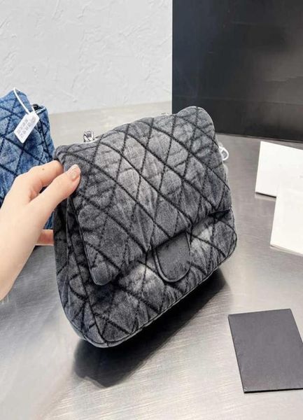 

2022ss vintage womens denim classic flap quilted bags silver metal hardware matelasse chain crossbody shoulder handbags turn lock 2583835