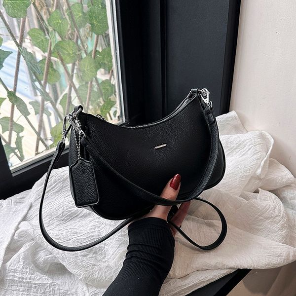 

barnd 23ss day packs new dumpling bun moon teeth bun european and american simple solid letter underarm bun single shoulder crossbody women&