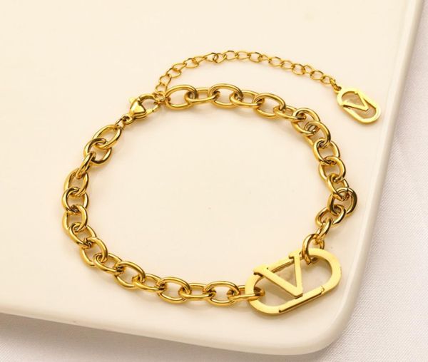 

2022 classic bracelets women bangle fashionable 18k gold plated faux leather stainless steel love gift wristband cuff link chain d1434379, Black