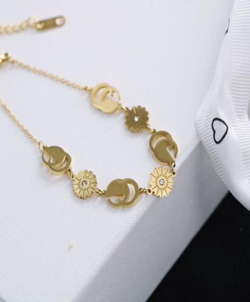 

luxury designer jewelry women necklace pendant designers necklaces for men elegant silver chain and earrings bracelets suit9655263