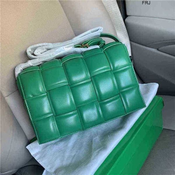 

designer bottegas bags venetas cassettes divani new green woven large lattice pillow bag tofu oblique cross leisure small square womens have