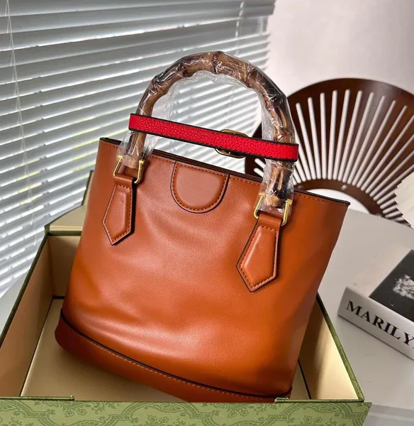 

Designer bags Womens bamboo bucket bag Luxury mini shopping bag Fashion handbag Retro double letter decorative shoulder bag