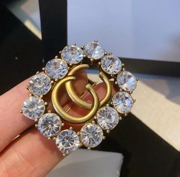

2023 fashion designer women's brooch luxury brooch gold pearl treasure dress accessories women's brooch-, Gray
