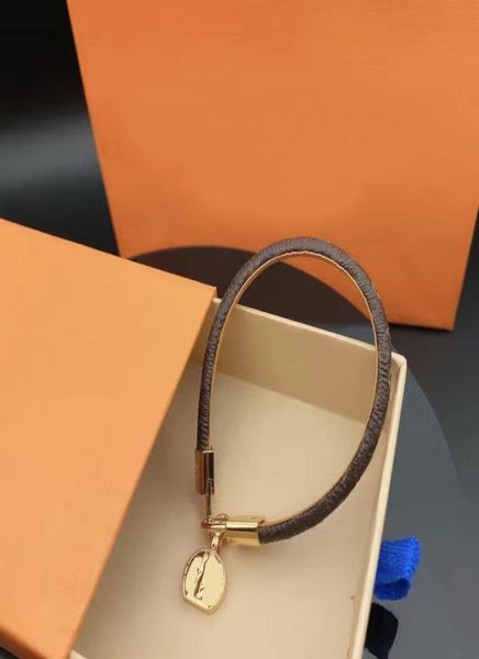 

leather striped bracelet designer bracelet magnetic buckle luxury charm jewelry ladies mens stainless steel three layer vacuum pla6299294, Golden;silver