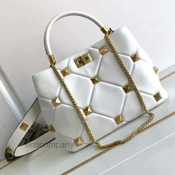 

luxurys bags beach designer bag crossbody handbags 2023 fashion riveted sheepskin large capacity bucket leather handbag d2gh