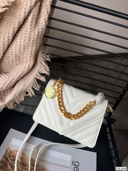 

new leather cowhide hardware thick chain one shoulder bag designer style solid color v-shaped car sewing storage makeup bag large capacity s