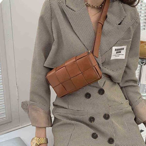 

designer bottegas bags venetas cassettes new 2023 oblique cross leather womens bag trend single shoulder woven xiaozhong net red square lig