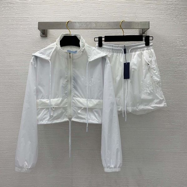 

23 new women's two piece shorts set summer casual set long sleeved hoodie elastic pants triangle badge sports set women's white