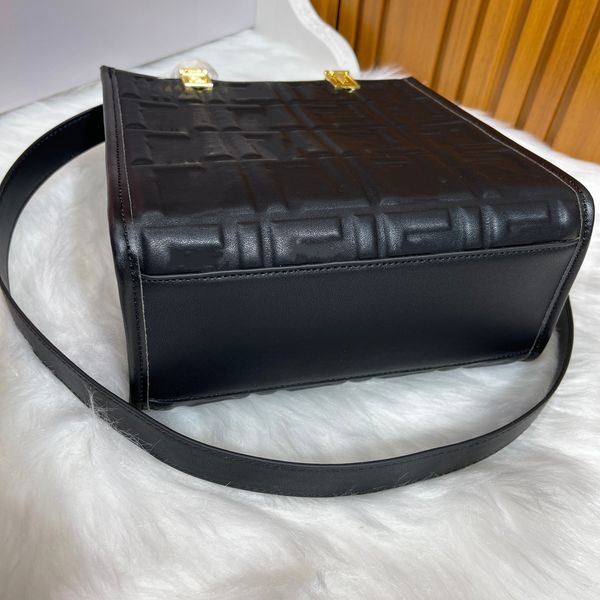 

2023 new fashion, simple style, commuting atmosphere, handbag, impressed bag, crossbody bag, women's bag
