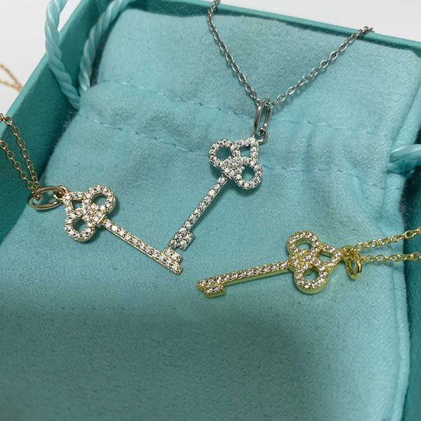 

designer's s925 silver clover small key necklace female gold round t lucky grass sweater chain with diamond