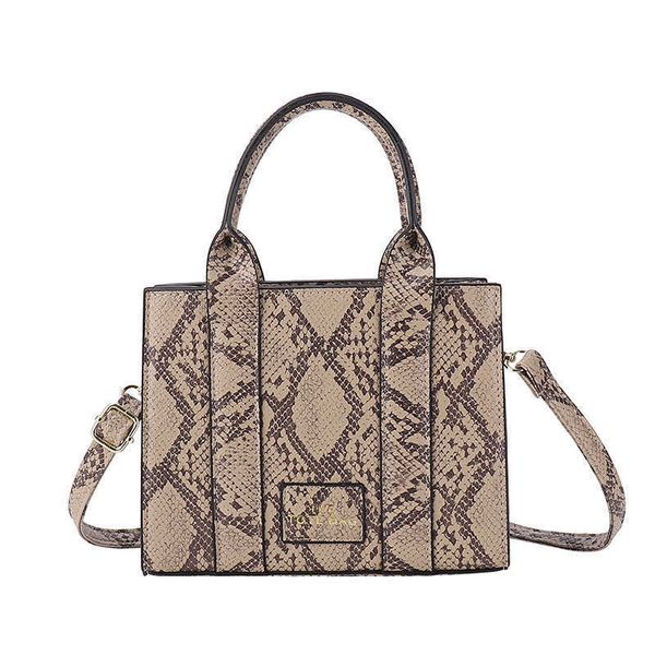

2023 trend serpentine tote bag designer handbag women beach bag casual large leather shopping shoulder messenger bags luxury totes bags 2306