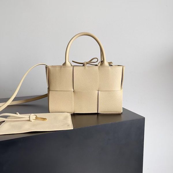 

2023 spring new small woven bag single shoulder crossbody handbag for women