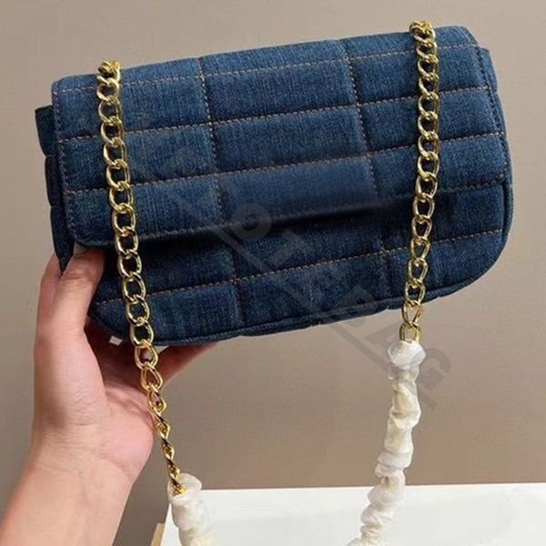 

chain shoulder bag matelasse monochrome quilted leather luxury desinger flap snap button closure crossbody inner flat pocket new fashion wom