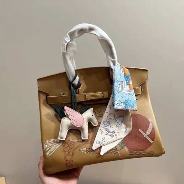 

2023 luxury women's designer tote bag shoulder crossbody bags design for women satchel cowhide leather fashion large handbag totes