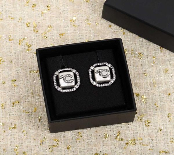 

square shape with diamond and black color design ps48230122952735, Silver