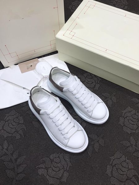

2023 new luxury designer casual shoes classic men women calfskin shoes vintage sneakers reflective sneaker print 0602, Black