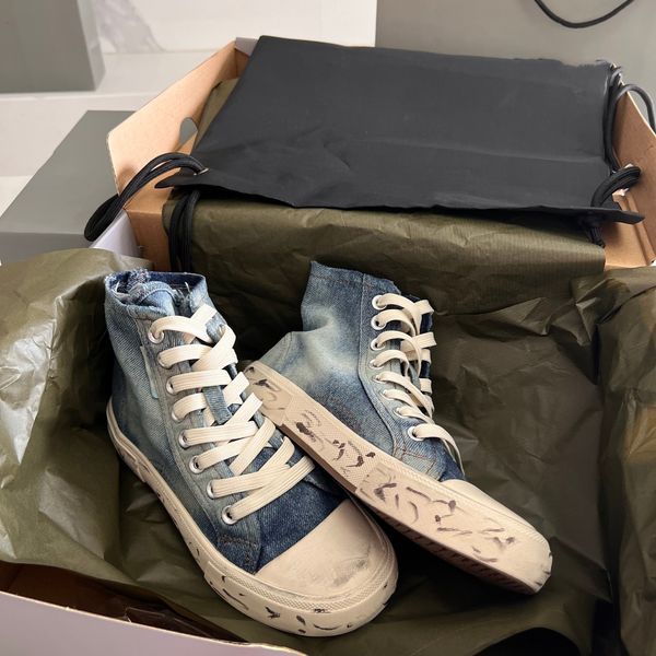 

men's paris shoes high sneakers in blue destroyed denim and rubber sneaker embossed men women vulcanized sole luxury shoe trainer 07, Black