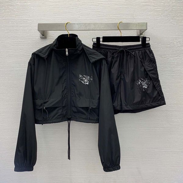 

new women's two piece shorts set summer casual set long sleeved hoodie elastic pants triangle badge sports set women's black, White