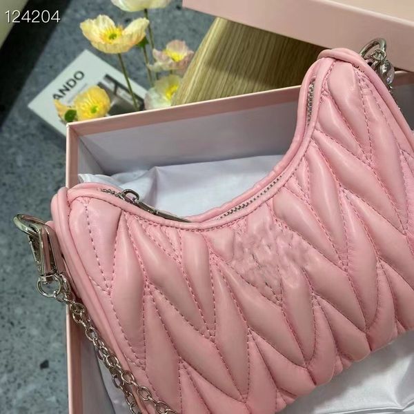 

2023 new single shoulder handbag cross shoulder pearl chain underarm women's bag folded cloud bag embroidered thread dumpling bag