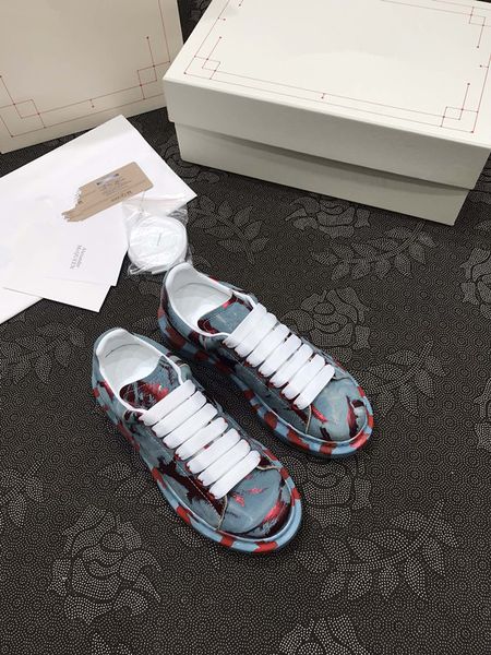 

2023 luxury designer casual shoes embossed sneaker white black mens sneakers 0602