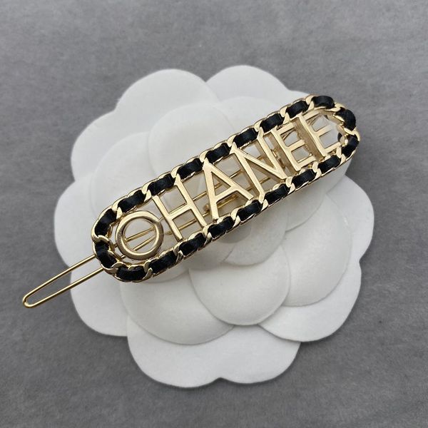 

2023 designer crystal lettered hair barrettes for women premium jewelry accessories featuring pearls and charms, classic style, Silver