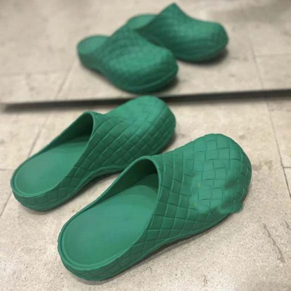 

beebee clog slipper men ultra-lightweight rubber clogs with all-over intreccio design luxury brand flat sandals home soft fashionable shoes, Black