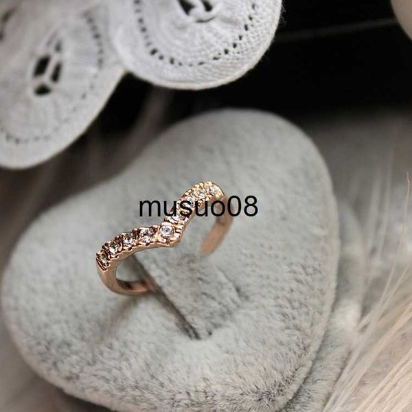 

band rings 2020 new fashion jewelry ring v-type unique design inlaid imitation crystal ring jewelry wholesale new product launch j230602, Silver