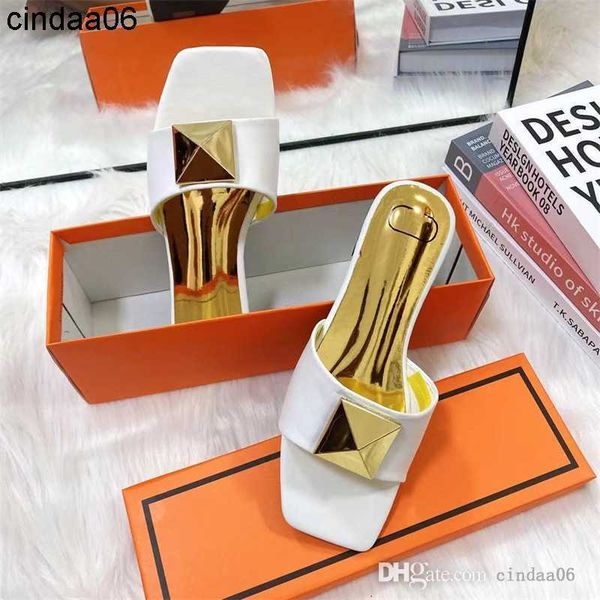 

designer womens sadanls new pyramid hardware buckle fashion slippers popular slides women shoes, Black