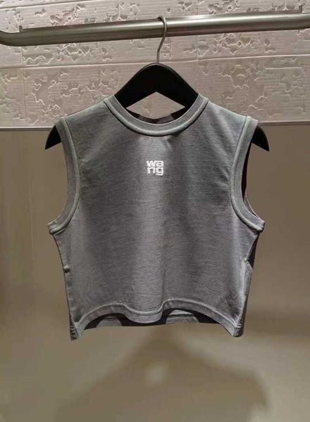 

aw king 2023 spring new college style designer wang open umbilical sleeveless tank with slim fit pullover t-shirt women's motion design, White
