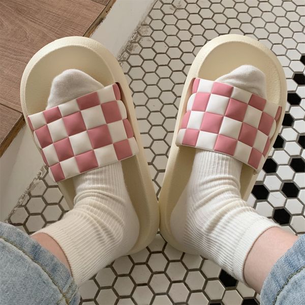 

non-slip outer wear soft bottom checkerboard sandals, Black