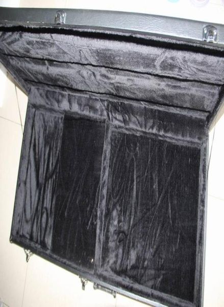 

whole black hardcase not sold separately for double neck guitar9017883