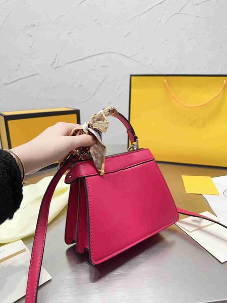 

super exquisite tote bag design handbag smooth texture bright line cutting and decoration two compartments are opened closed with classic tu