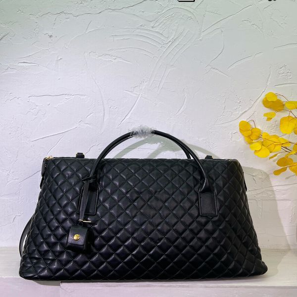 

2023 es giant travel bag designer bag the tote bag in quilted leather black maxi supple bag metal hardware zip closure handles leather case