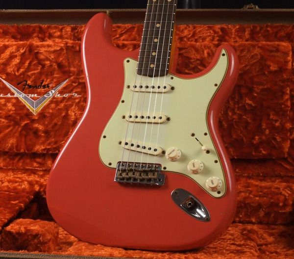 

custom shop limited 6263 st journeyman relic aged fiesta red electric guitar1382507