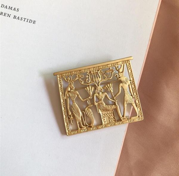 

2019 new retro personality egyptian pharaoh hollow brooch female court medieval highgrade atmospheric middleaged pin9908294, Gray