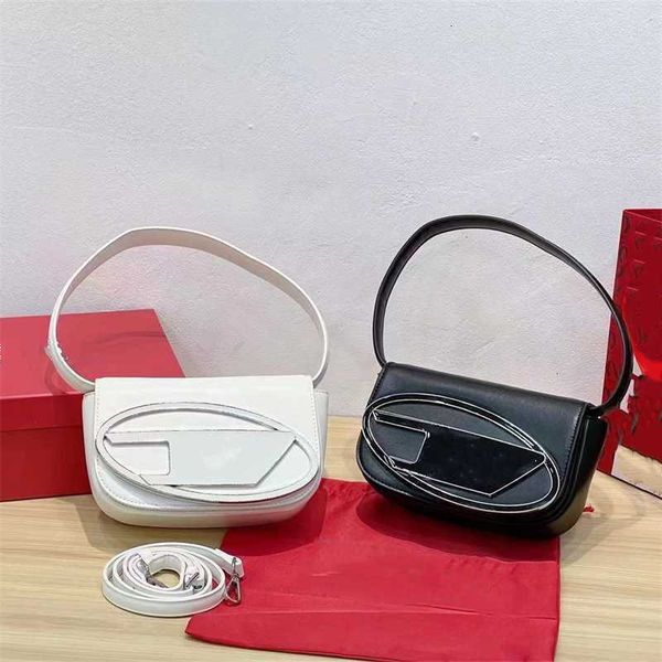 

shoulder strap design small underarm bag luxurys designer 2023 new summer fashion handheld square high sense crossbody handbags s designers