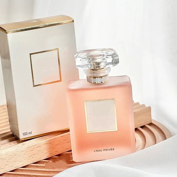 

designer perfume for women eegant and charming fragrance spray orienta fora notes good sme frosted botte fast deivery