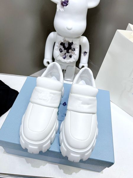 

new r running shoes fashion sneakers mens and womens luxury sports shoe new casual trainers classic sneaker 0601, Black