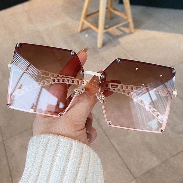 

2023 new fashion oversize gradient sunglasses for women vintage alloy chain frame rivet square sun glasses female elegant shades, White;black