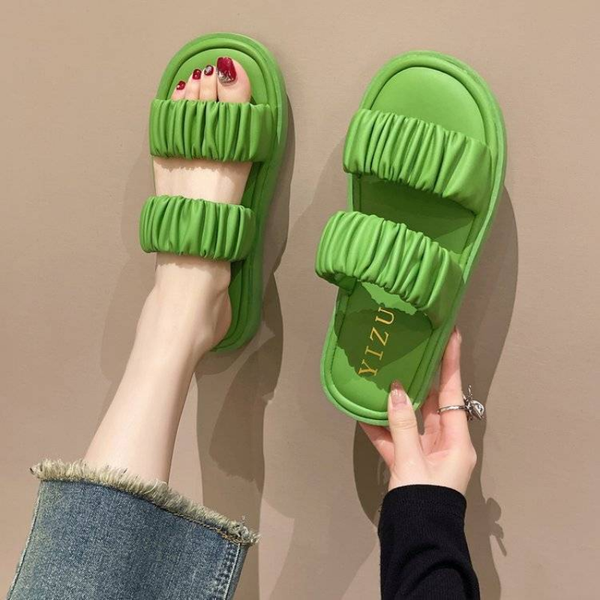 

2023 new summer slippers female outside wear fashion fairy wind everything match flat seaside beach shoes student flats, Black